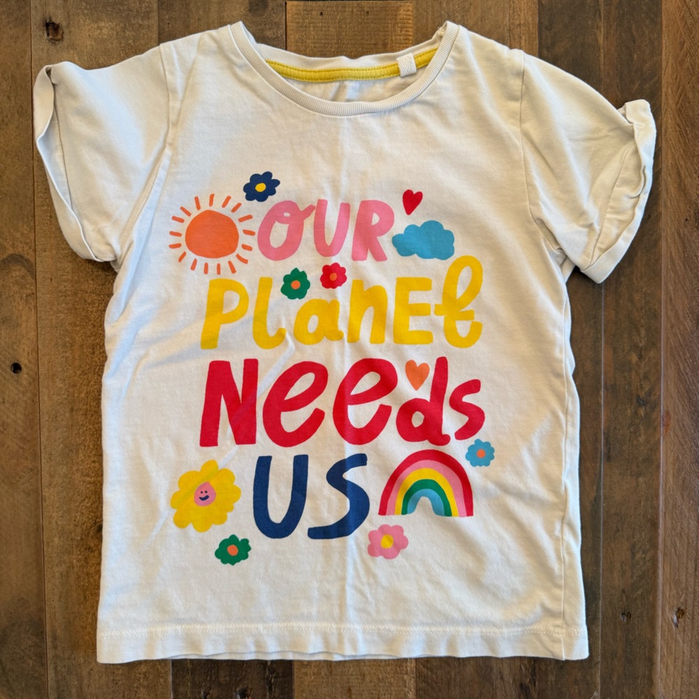 Mini Boden - Graphic T-Shirt - ivory "Our Planet Needs Us" - 5-6y
